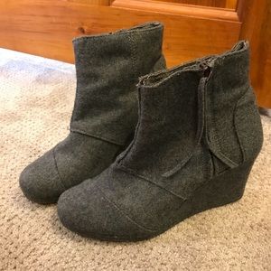 Toms wedge booties in gray flannel. Size 8.